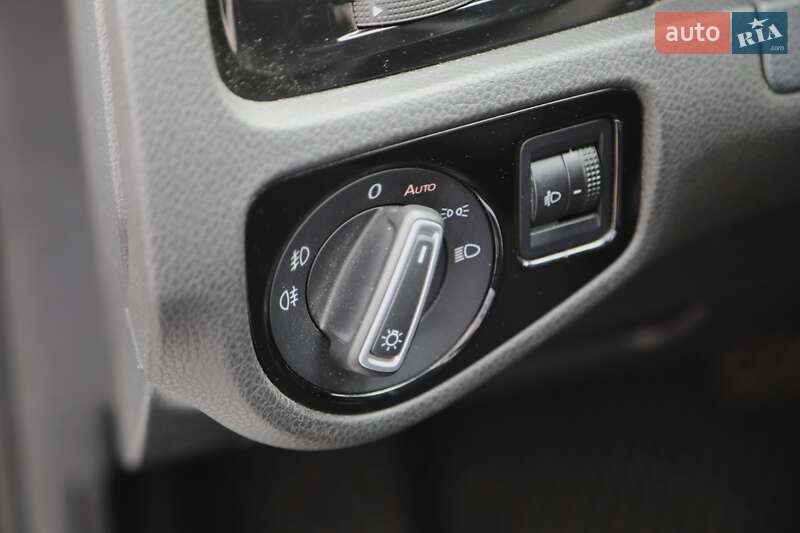 Хетчбек Volkswagen Golf 2013 в Харкові