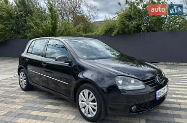 Хэтчбек Volkswagen Golf 2008 в Сваляве