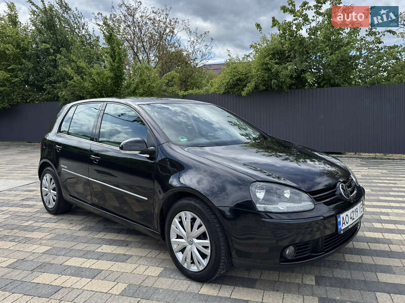 Хэтчбек Volkswagen Golf 2008 в 