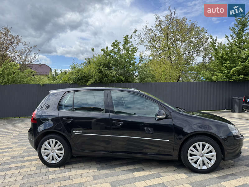 Хетчбек Volkswagen Golf 2008 в Сваляві