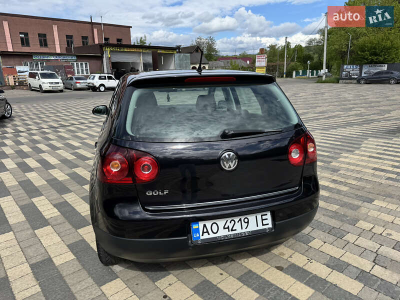 Хетчбек Volkswagen Golf 2008 в Сваляві