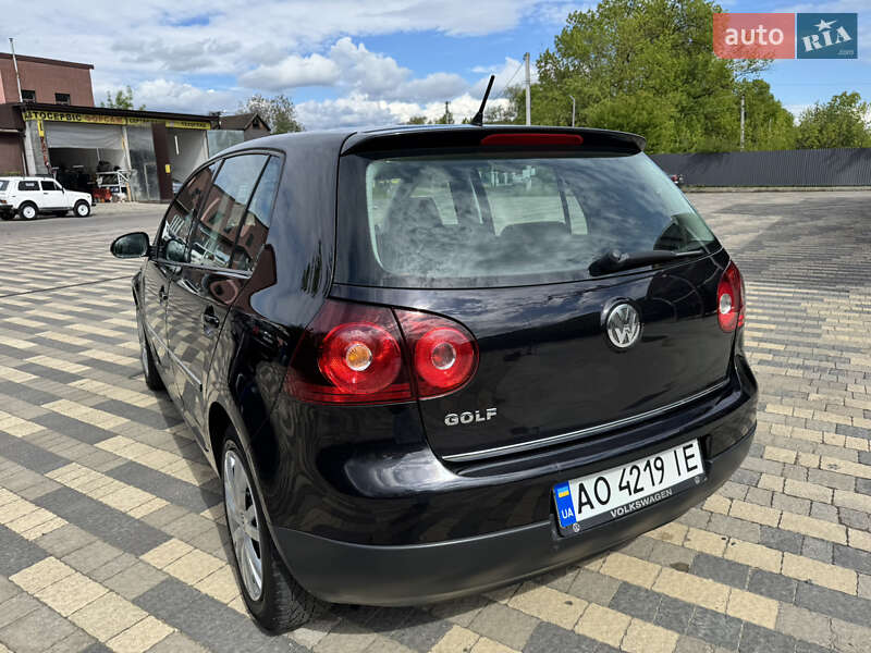 Хетчбек Volkswagen Golf 2008 в Сваляві