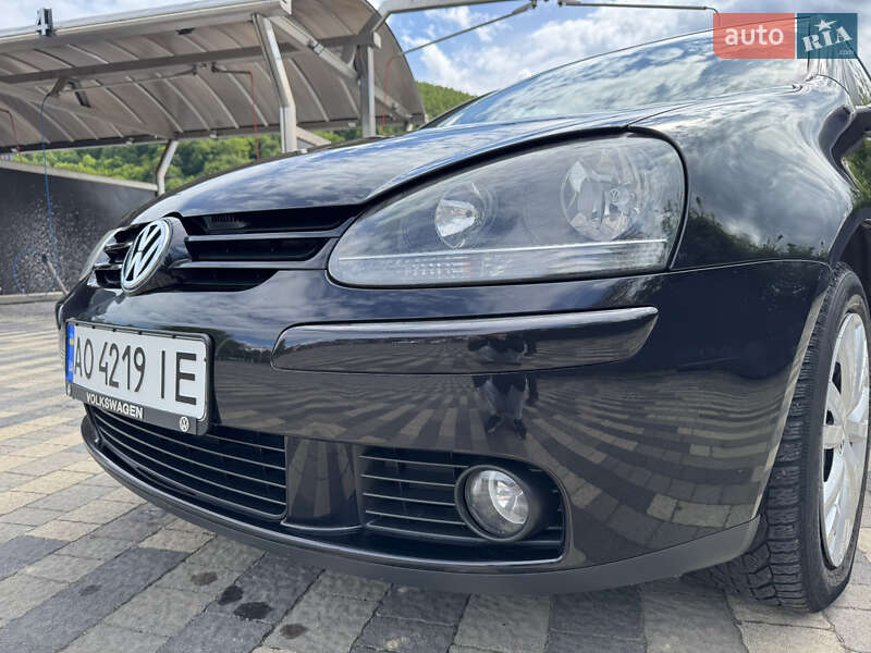 Хетчбек Volkswagen Golf 2008 в Сваляві