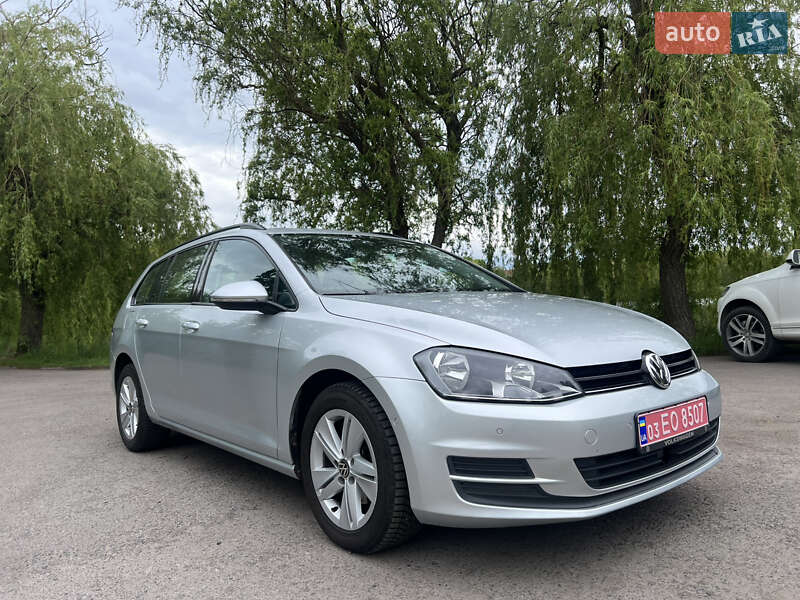 Универсал Volkswagen Golf 2017 в Ровно