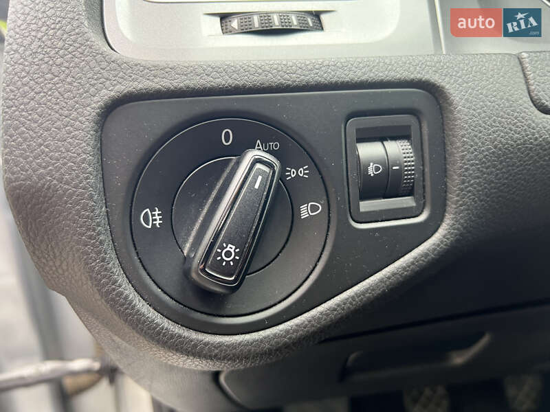 Универсал Volkswagen Golf 2017 в Ровно
