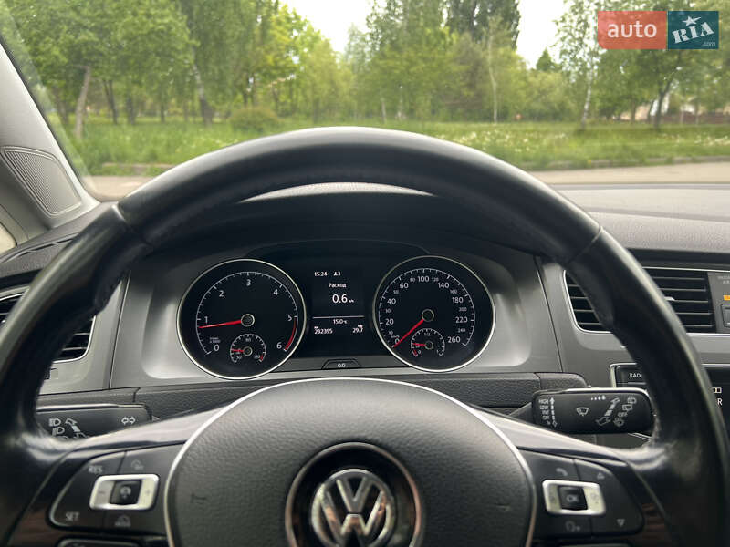 Универсал Volkswagen Golf 2017 в Ровно