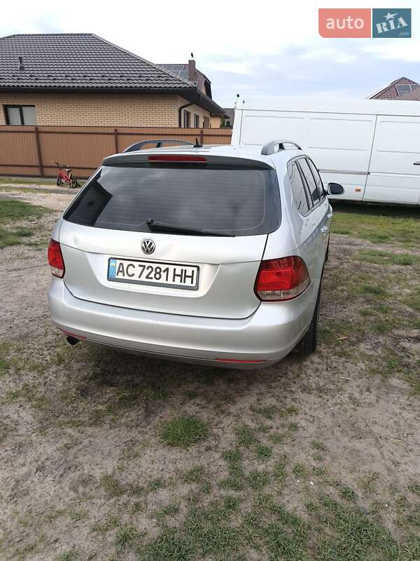 Универсал Volkswagen Golf 2010 в Маневичах