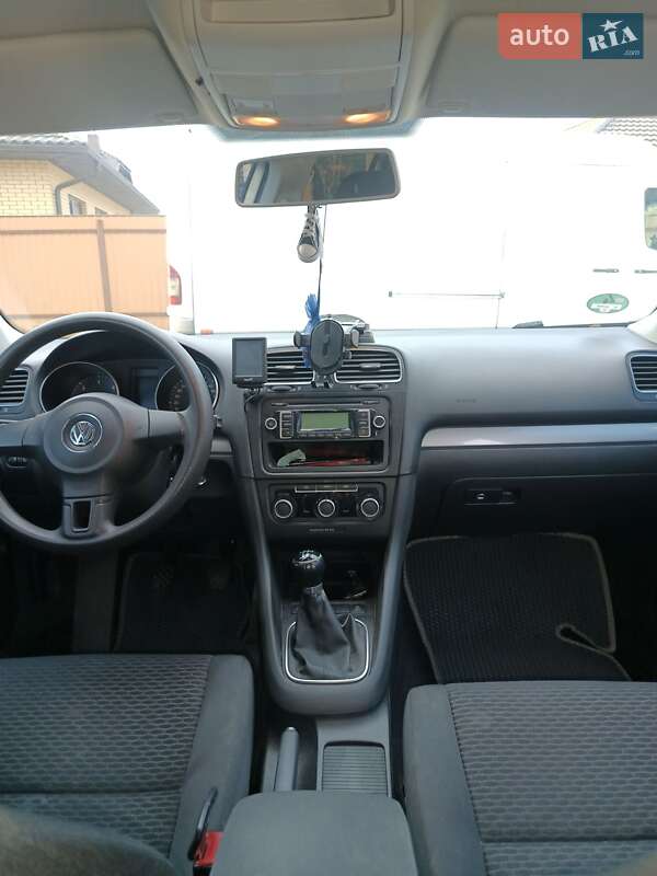 Универсал Volkswagen Golf 2010 в Маневичах