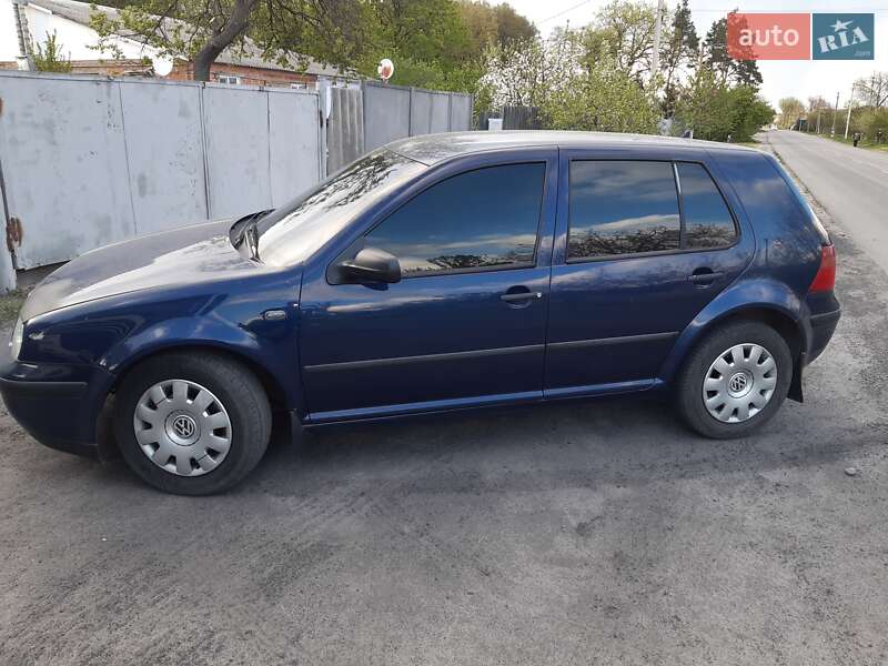 Хэтчбек Volkswagen Golf 2001 в Краснограде