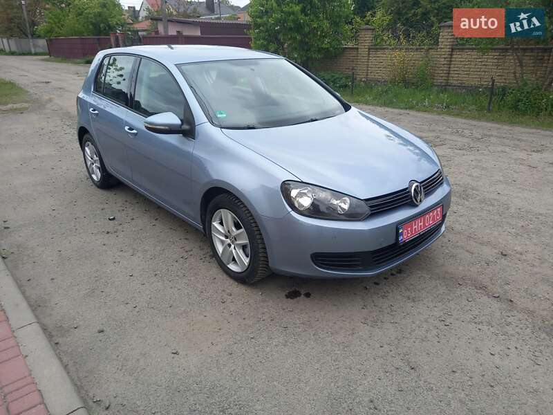 Хэтчбек Volkswagen Golf 2009 в 