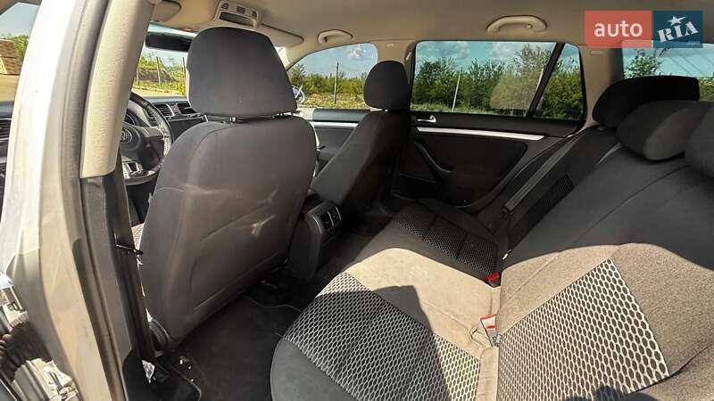 Універсал Volkswagen Golf 2010 в Кривому Розі