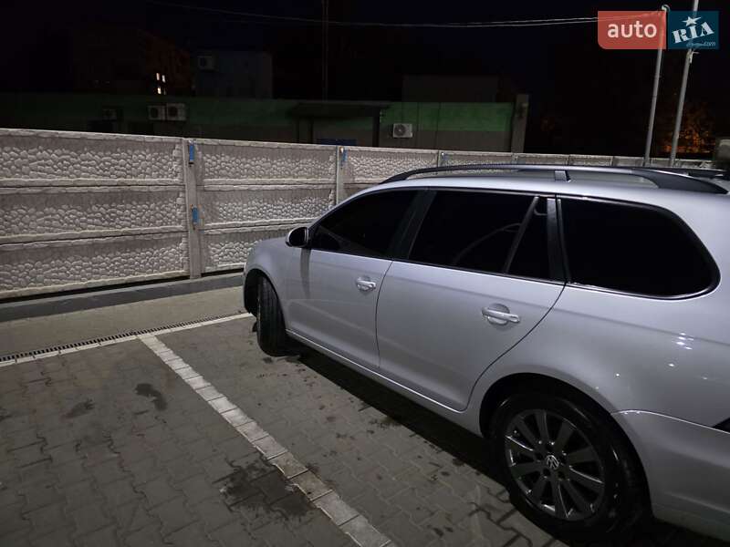 Універсал Volkswagen Golf 2010 в Кривому Розі