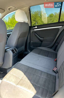 Хэтчбек Volkswagen Golf 2007 в 