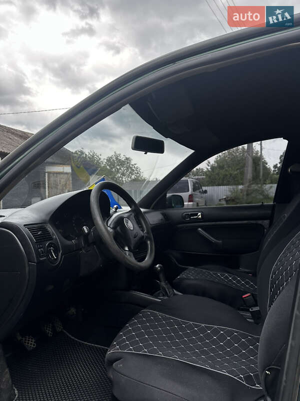 Хэтчбек Volkswagen Golf 1999 в Черновцах