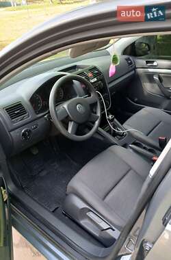 Хетчбек Volkswagen Golf 2004 в 