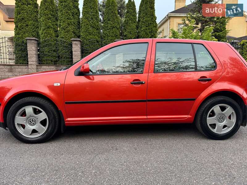 Хетчбек Volkswagen Golf 2000 в Рівному