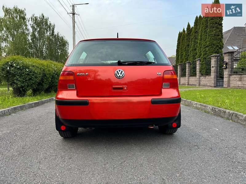 Хетчбек Volkswagen Golf 2000 в Рівному