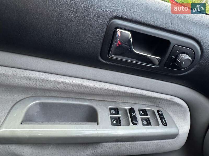 Хетчбек Volkswagen Golf 2000 в Рівному