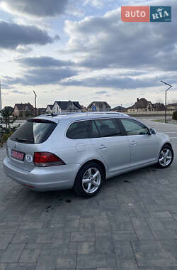 Універсал Volkswagen Golf 2010 в 
