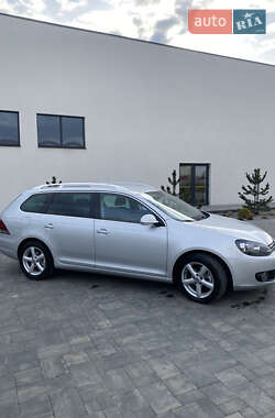 Універсал Volkswagen Golf 2010 в 
