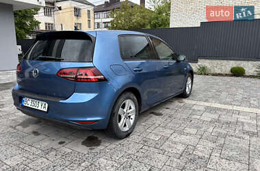 Хетчбек Volkswagen Golf 2016 в 