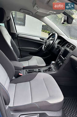 Хетчбек Volkswagen Golf 2016 в 