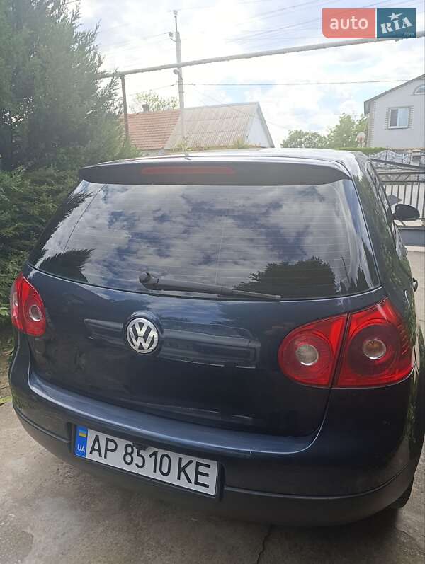 Хетчбек Volkswagen Golf 2004 в Запоріжжі