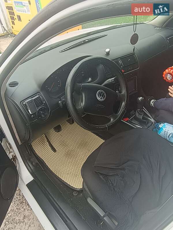 Хетчбек Volkswagen Golf 1999 в Старокостянтинові