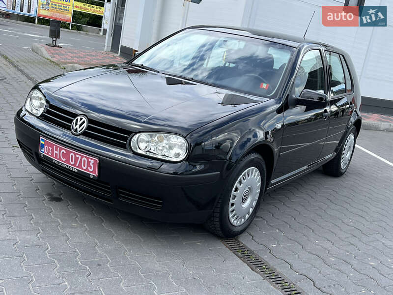 Хетчбек Volkswagen Golf 2002 в 