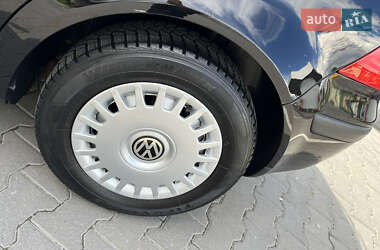 Хетчбек Volkswagen Golf 2002 в 