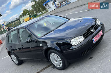 Хетчбек Volkswagen Golf 2002 в 