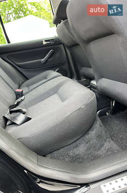 Хетчбек Volkswagen Golf 2002 в 