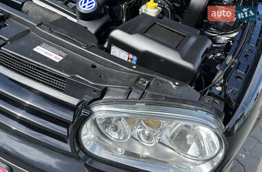 Хетчбек Volkswagen Golf 2002 в 