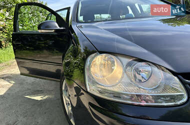 Хэтчбек Volkswagen Golf 2007 в 