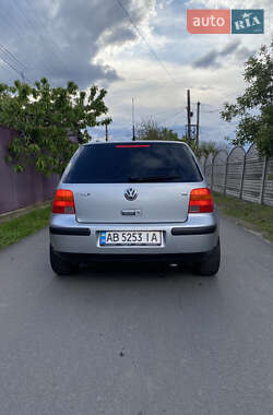 Хетчбек Volkswagen Golf 2002 в 