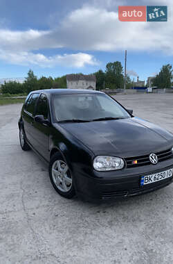 Хэтчбек Volkswagen Golf 2002 в Ровно