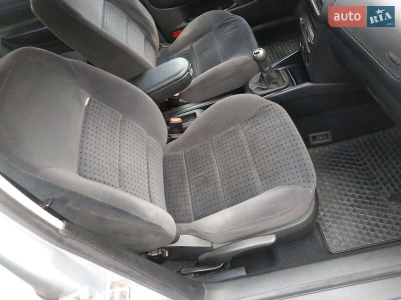 Универсал Volkswagen Golf 2000 в Чернигове