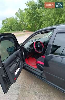 Хетчбек Volkswagen Golf 1999 в 