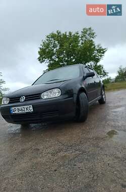 Хетчбек Volkswagen Golf 1999 в 