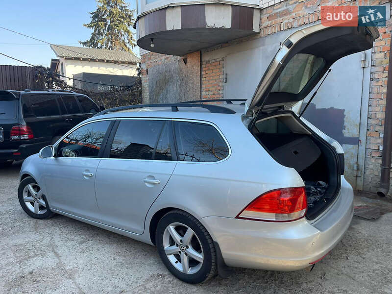 Універсал Volkswagen Golf 2012 в Києві