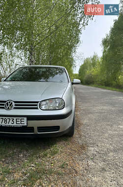 Хэтчбек Volkswagen Golf 2002 в Путиле