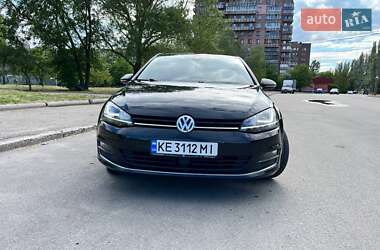 Хетчбек Volkswagen Golf 2016 в 