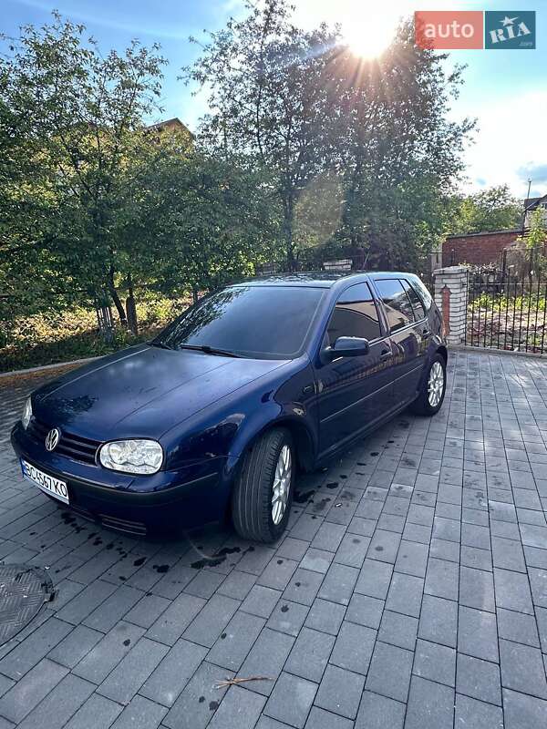 Хэтчбек Volkswagen Golf 2001 в Куликове