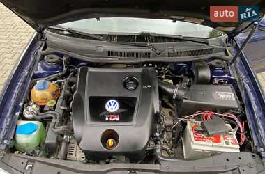Хэтчбек Volkswagen Golf 2002 в 