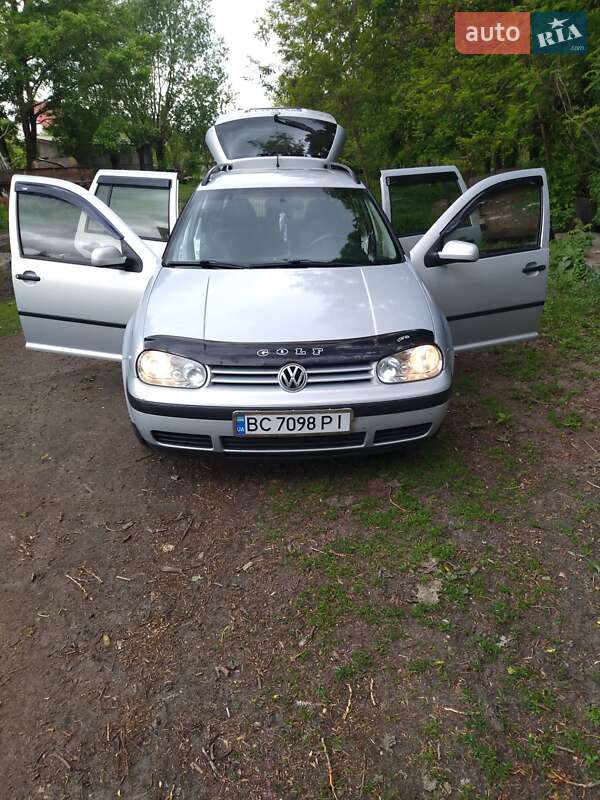 Универсал Volkswagen Golf 2000 в Добросине