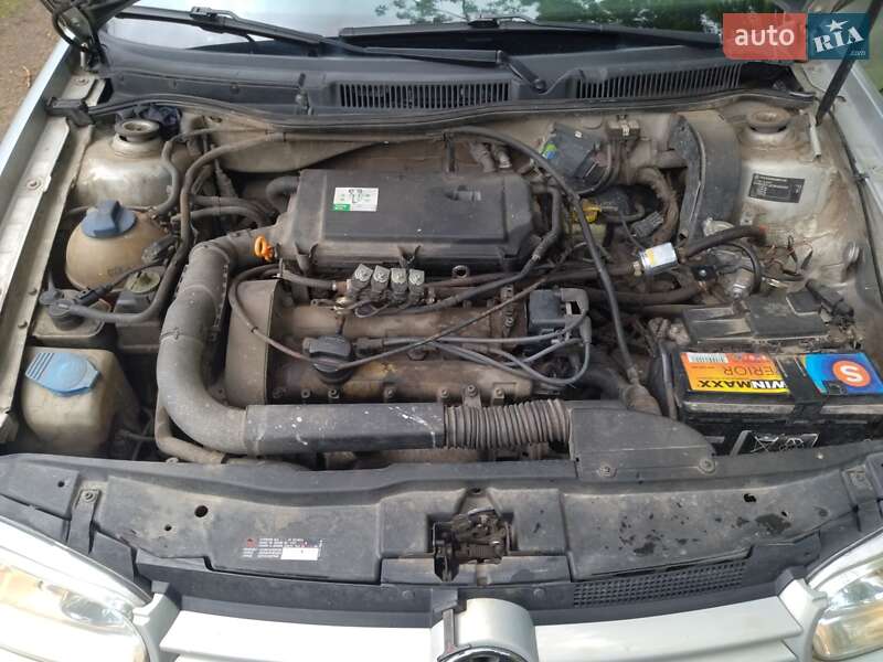 Универсал Volkswagen Golf 2000 в Добросине