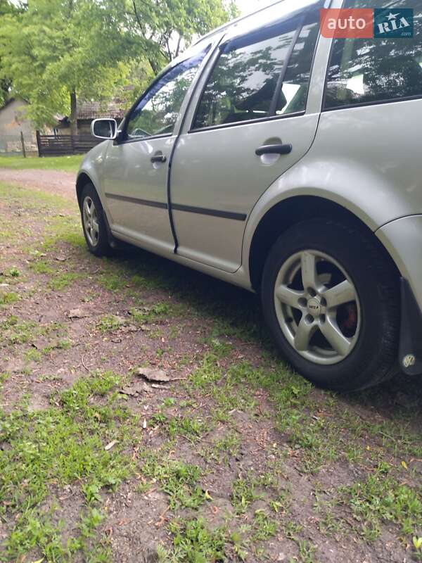 Универсал Volkswagen Golf 2000 в Добросине