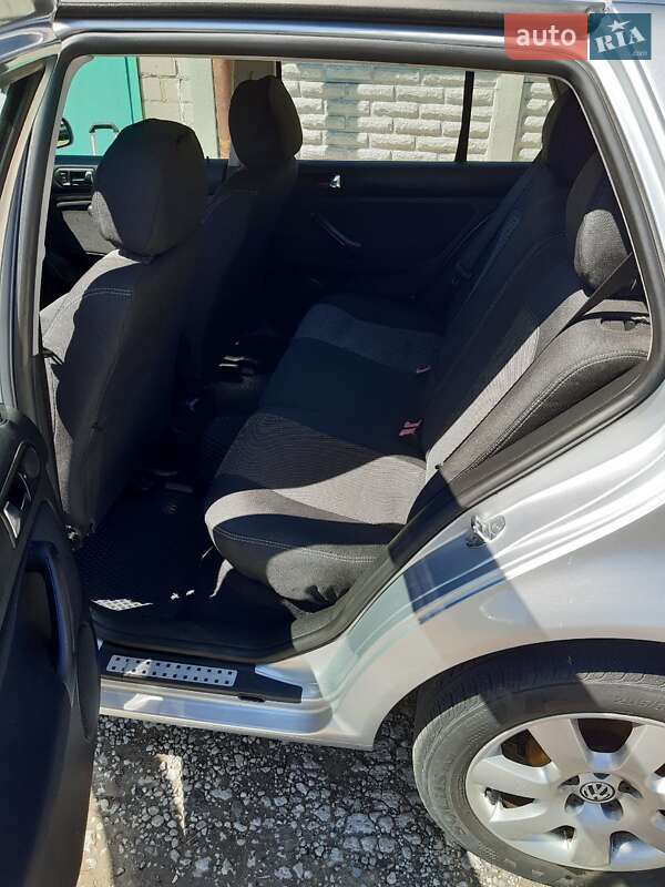 Хэтчбек Volkswagen Golf 2002 в Днепре