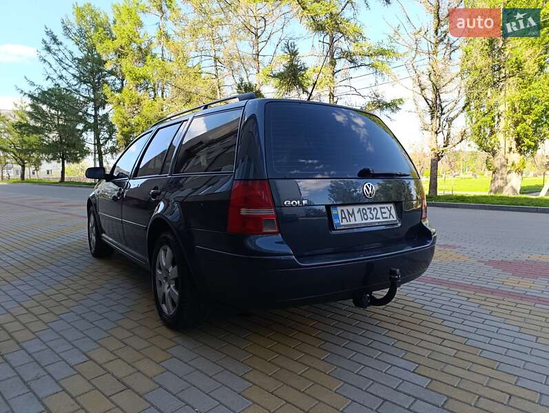 Универсал Volkswagen Golf 2004 в Звягеле
