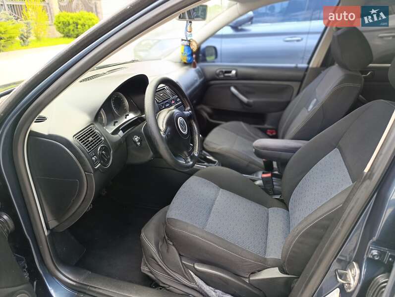 Универсал Volkswagen Golf 2004 в Звягеле